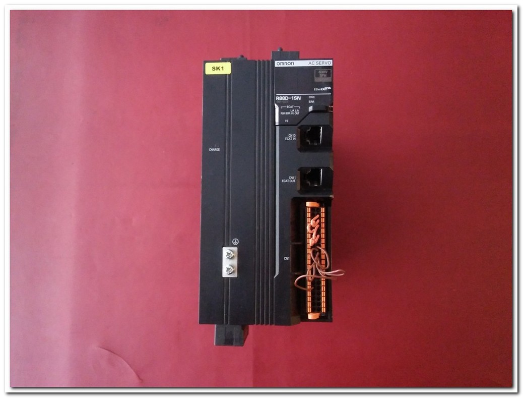 OMRON R88D-1SN15F-ECT 1,5 KW SERVO SÜRÜCÜ VE OMRON R88M-1M1K520C-S2 1,5KW SERVO MOTOR TAKIM