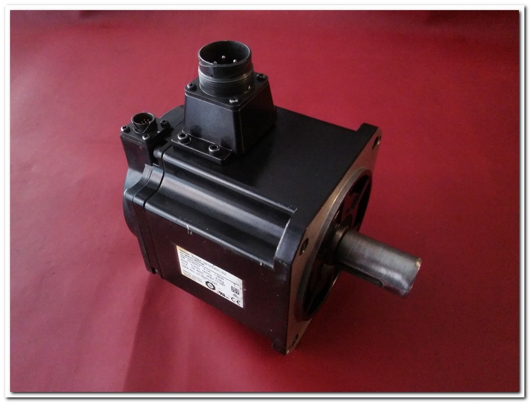 OMRON R88D-1SN15F-ECT 1,5 KW SERVO SÜRÜCÜ VE OMRON R88M-1M1K520C-S2 1,5KW SERVO MOTOR TAKIM