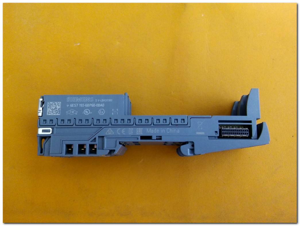 SIEMENS 6ES7 193-6BP60-0BA0 S V-L8AD0300 SIMATIC ET200SP