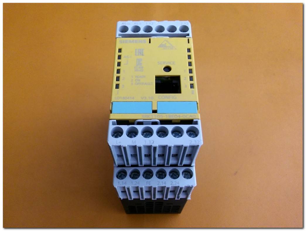 SIEMENS 3RK1105-1BE04-0CA0 ASISAFE BASİS SAFETY MONİTOR GÜVENLİK MONİTÖRÜ