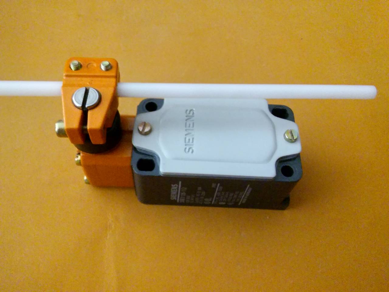 SIEMENS 3SE3 3SE3 120-1Q VDE 0660 IEC 947-5-1 SIFIR KUTULU LİMİT SWİTCH