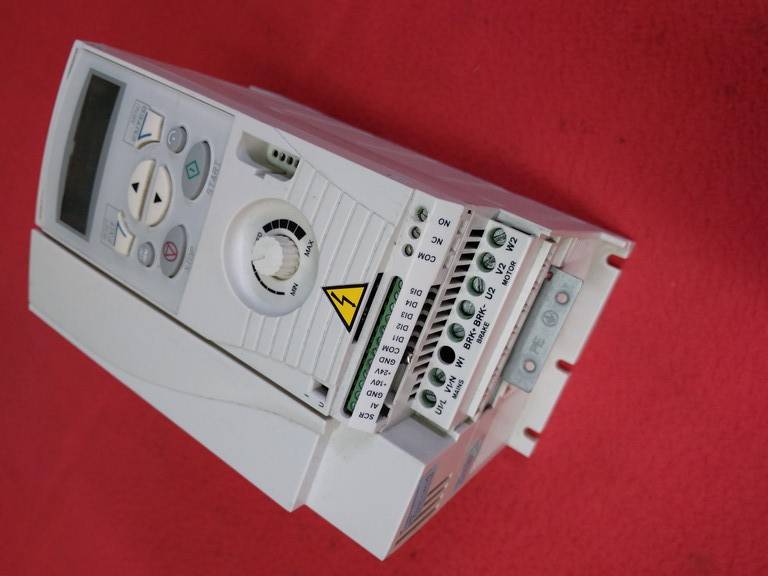 ABB ACS150-01E-09A8-2 2,2KW 3HP SÜRÜCÜ 2.2 KW INVERTER
