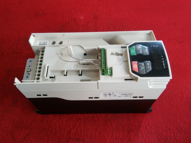 CONTROL TECHNIQUES M200-044 00135 A 5,5 KW SÜRÜCÜ 