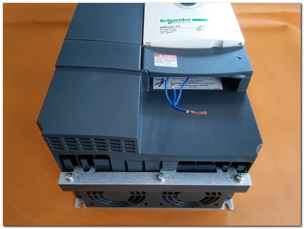 SCHNEİDER ATV71HD18N4Z ATV71HD18N4 18.5KW ALTİVAR 71 ATV71 18,5 KW INVERTER DRIVE