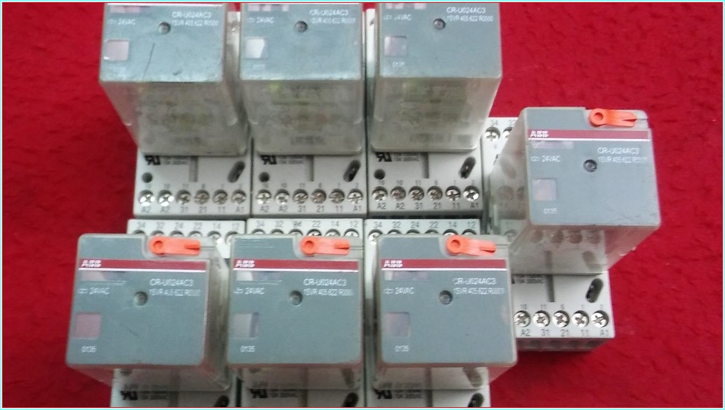 ABB CR-U024AC3 24VAC 3 KONTAKLI RÖLE