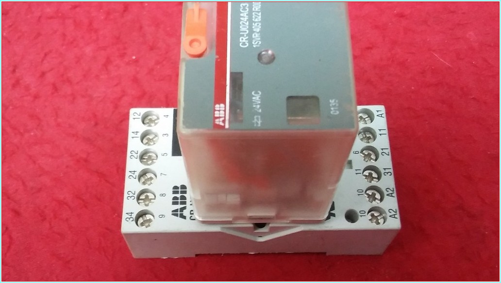 ABB CR-U024AC3 24VAC 3 KONTAKLI RÖLE