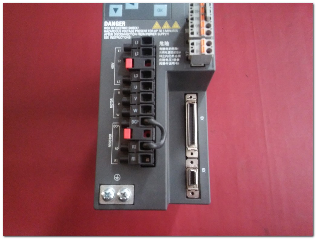 SIEMENS 6SL3210-5FE10-8UA0 0,75KW SERVO SÜRÜCÜ VE SIEMENS 1FL6044-1AF61-0AA1 0,75KW SERVO MOTOR TAKIM