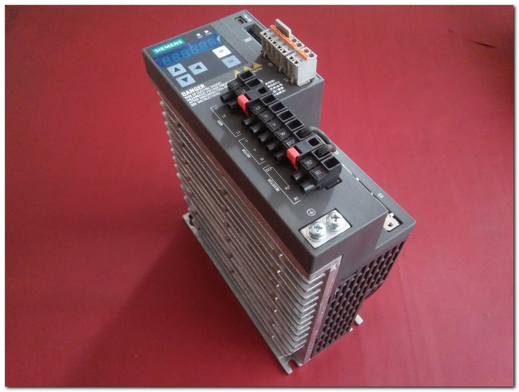 SIEMENS 6SL3210-5FE10-8UA0 0,75KW SERVO SÜRÜCÜ VE SIEMENS 1FL6044-1AF61-0AA1 0,75KW SERVO MOTOR TAKIM
