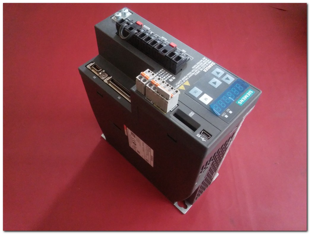 SIEMENS 6SL3210-5FE10-8UA0 0,75KW SERVO SÜRÜCÜ VE SIEMENS 1FL6044-1AF61-0AA1 0,75KW SERVO MOTOR TAKIM