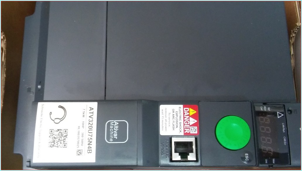 SCHNEİDER ATV320U75N4B ALTİVAR 320 7,5KW SIFIR KUTULU SÜRÜCÜ