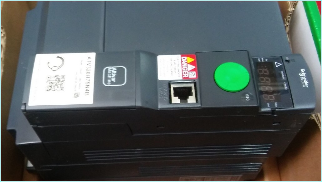 SCHNEİDER ATV320U75N4B ALTİVAR 320 7,5KW SIFIR KUTULU SÜRÜCÜ