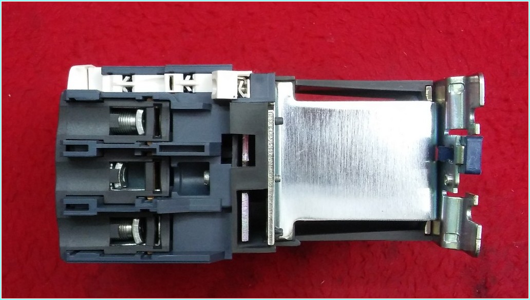 SCHNEİDER LC1D80 LC1D80M5 LC1D80BD LC1D80M7 220VAC VE 24VDC TESYS KONTAKTÖR