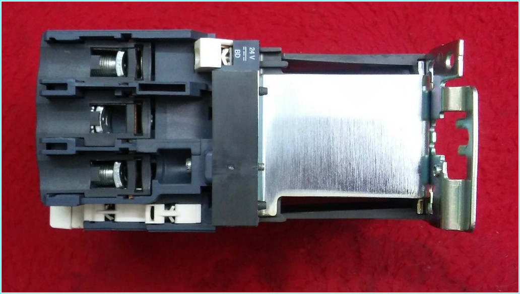 SCHNEİDER LC1D80 LC1D80M5 LC1D80BD LC1D80M7 220VAC VE 24VDC TESYS KONTAKTÖR
