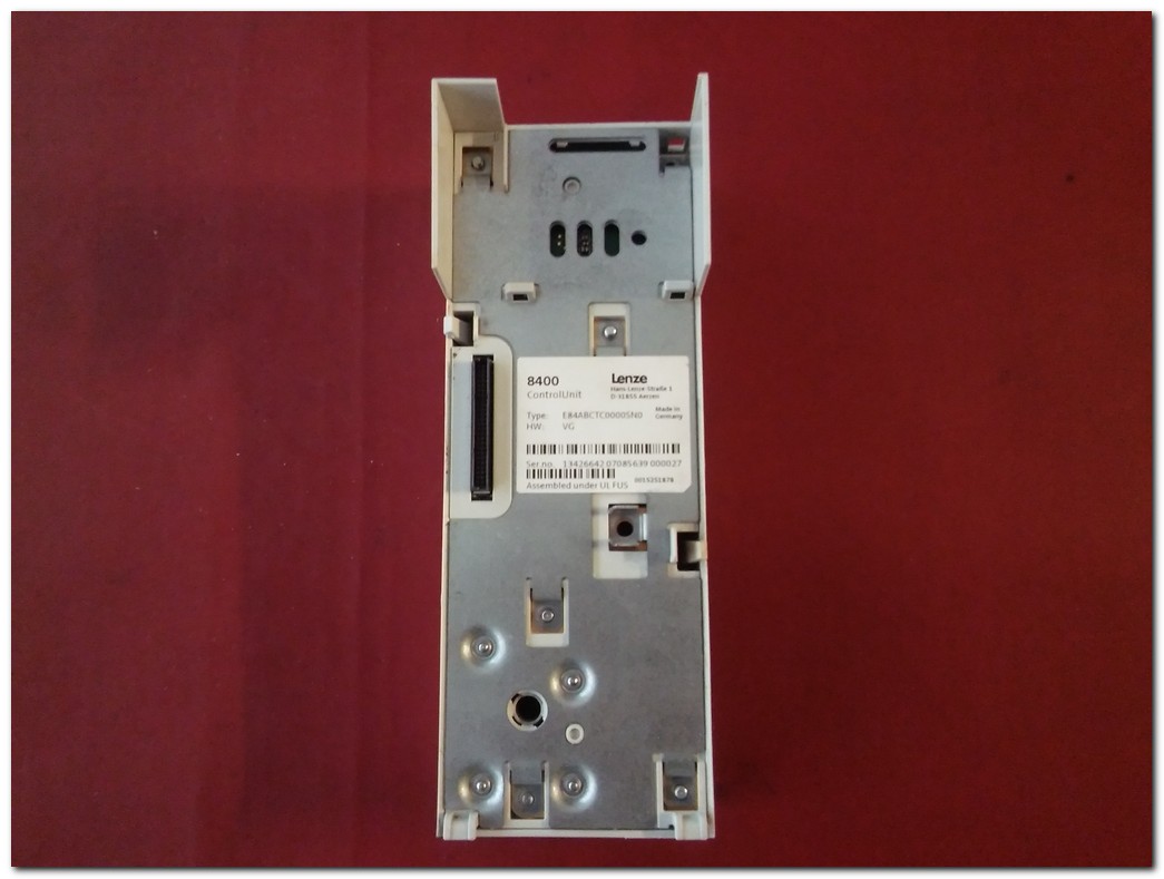 LENZE E84ABBNE2224SN0 VE LENZE E84AVTCE2224SX0 E84ABCTC0000SN0 8400 CONTROL UNIT -  2,2KW SÜRÜCÜ VE MODÜL TAKIM