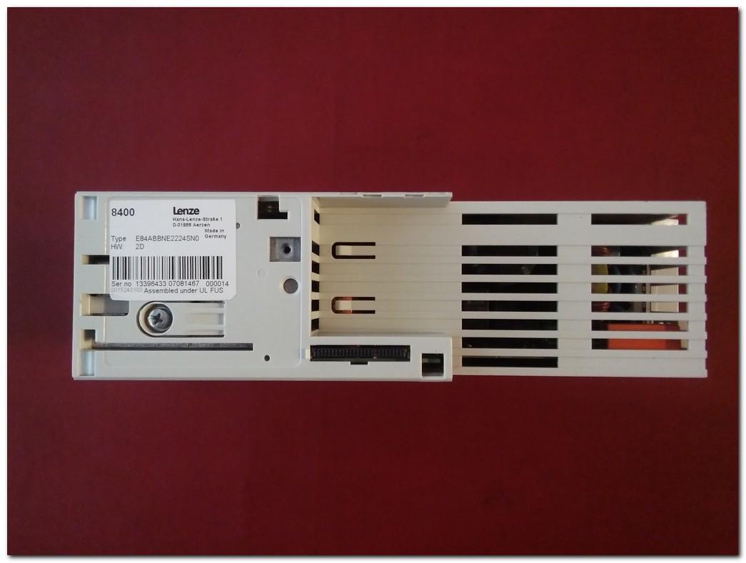 LENZE E84ABBNE2224SN0 VE LENZE E84AVTCE2224SX0 E84ABCTC0000SN0 8400 CONTROL UNIT -  2,2KW SÜRÜCÜ VE MODÜL TAKIM