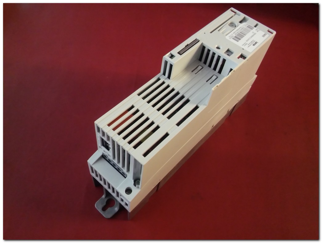 LENZE E84ABBNE2224SN0 VE LENZE E84AVTCE2224SX0 E84ABCTC0000SN0 8400 CONTROL UNIT -  2,2KW SÜRÜCÜ VE MODÜL TAKIM