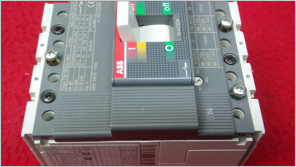 ABB TMAX T1N 160 100A 4 KUTUPLU TMŞ