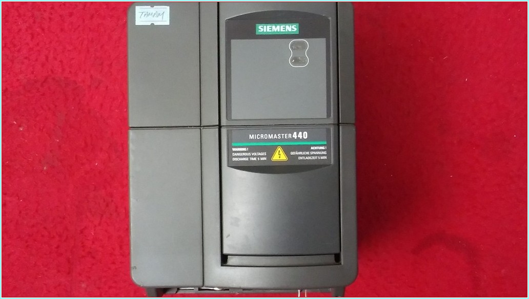 SIEMENS 6SE6440-2UC21-1BA1 MICROMASTER 440 1,1KW (INPUT 220V) SÜRÜCÜ