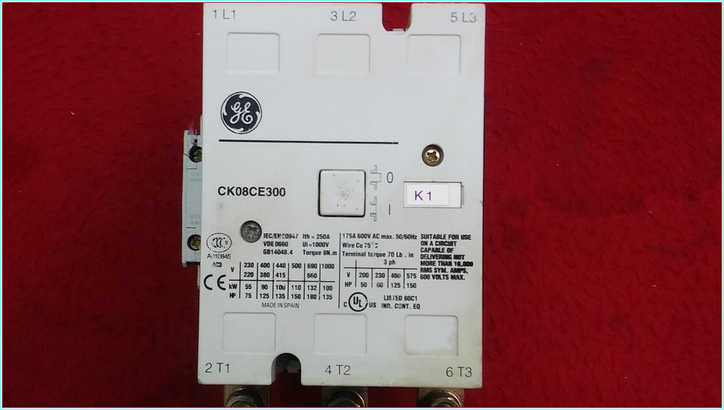 GE CK08CE300 90KW 175A 220VDC KONTAKTÖR