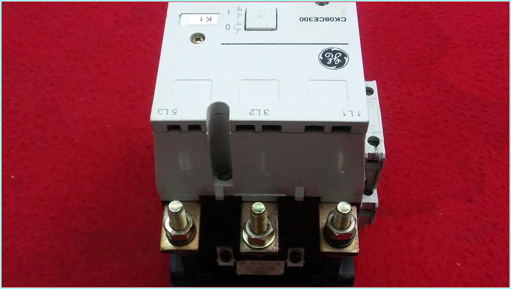 GE CK08CE300 90KW 175A 220VDC KONTAKTÖR