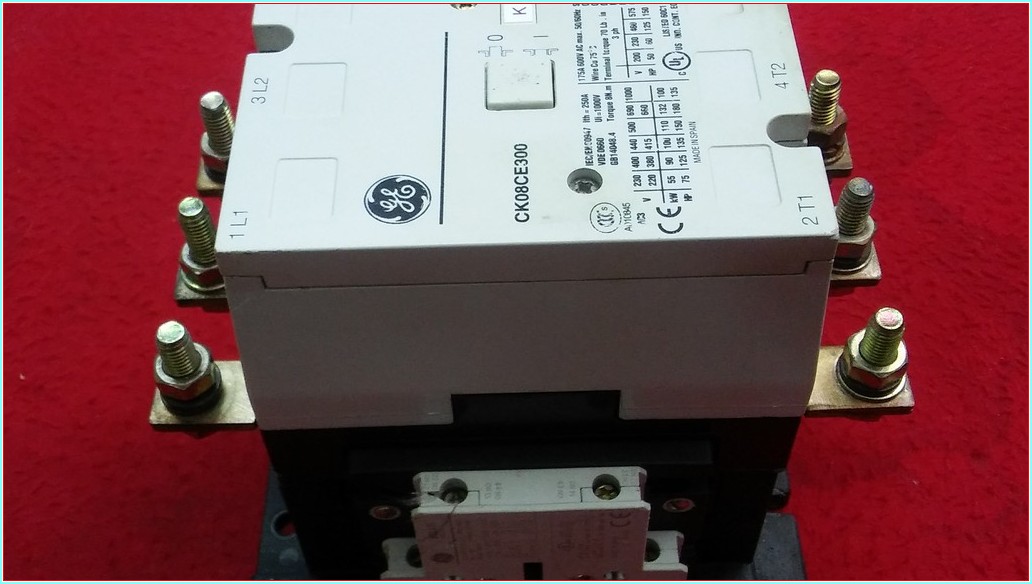 GE CK08CE300 90KW 175A 220VDC KONTAKTÖR
