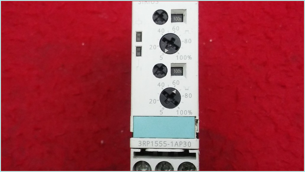 SIEMENS 3RP1555-1AP30 SIRIUS 0,05-100 SAAT  ZAMAN RÖLESİ