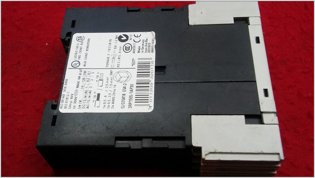 SIEMENS 3RP1555-1AP30 SIRIUS 0,05-100 SAAT  ZAMAN RÖLESİ