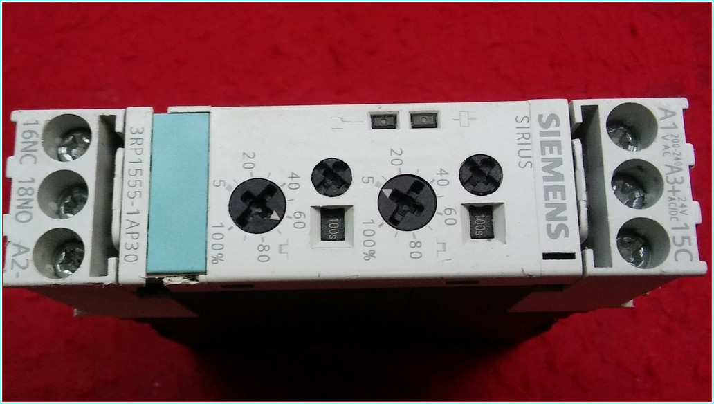 SIEMENS 3RP1555-1AP30 SIRIUS 0,05-100 SAAT  ZAMAN RÖLESİ