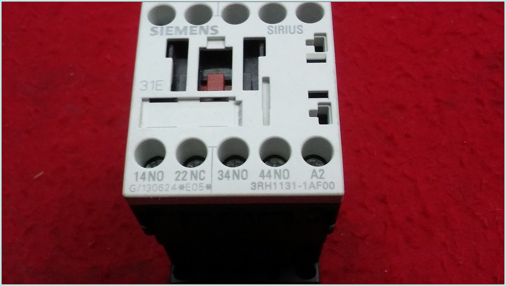 SIEMENS 3RH1131-1AF00 110V YARDIMCI KONTAK (RÖLE KONTAKTÖR)