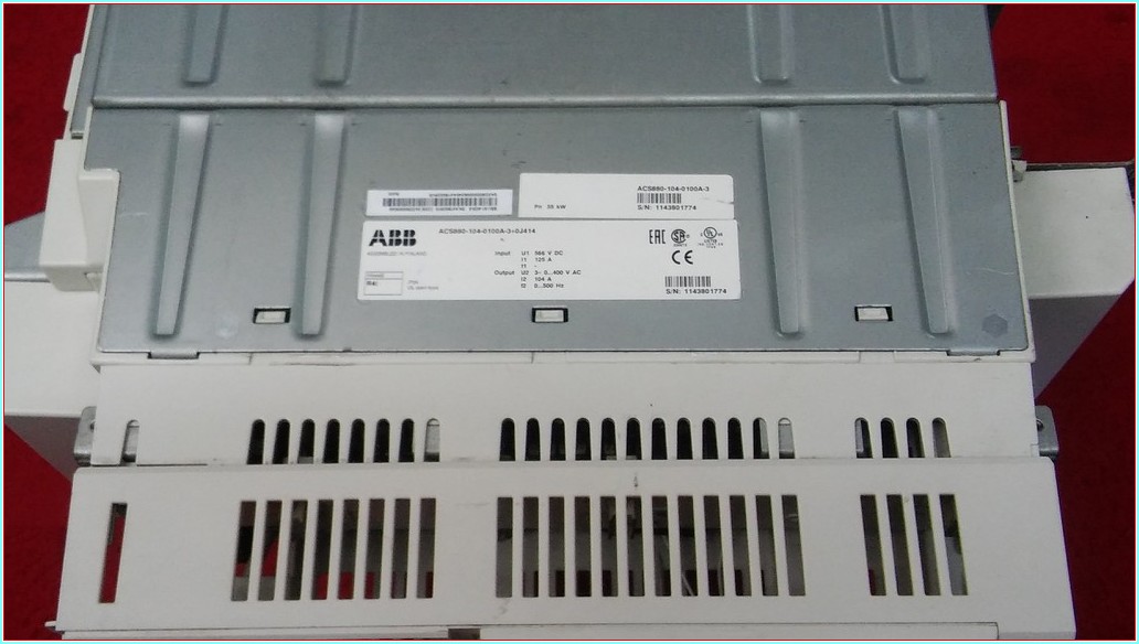 ABB ACS880-104-0100A-3 0J414 ACS880-104-0100A-3+0J414 55KW 104A KÜÇÜK KASA SÜRÜCÜ