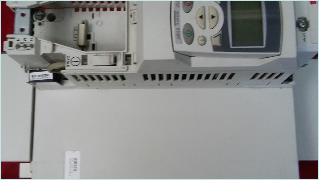 ABB ACS880-104-0100A-3 0J414 ACS880-104-0100A-3+0J414 55KW 104A KÜÇÜK KASA SÜRÜCÜ