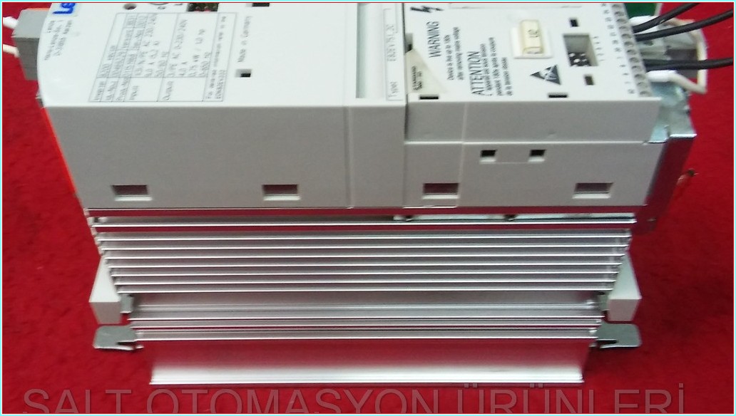 LENZE E82EV751_2C E82EV751-2C E82EV751K2C 13127093 VECTOR 8200 0,75 KW 240V SÜRÜCÜ