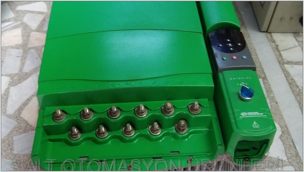 CONTROL TECHNIQUES UNI4405 VTC 110KW SÜRÜCÜ HIZ KONTROL CİHAZI