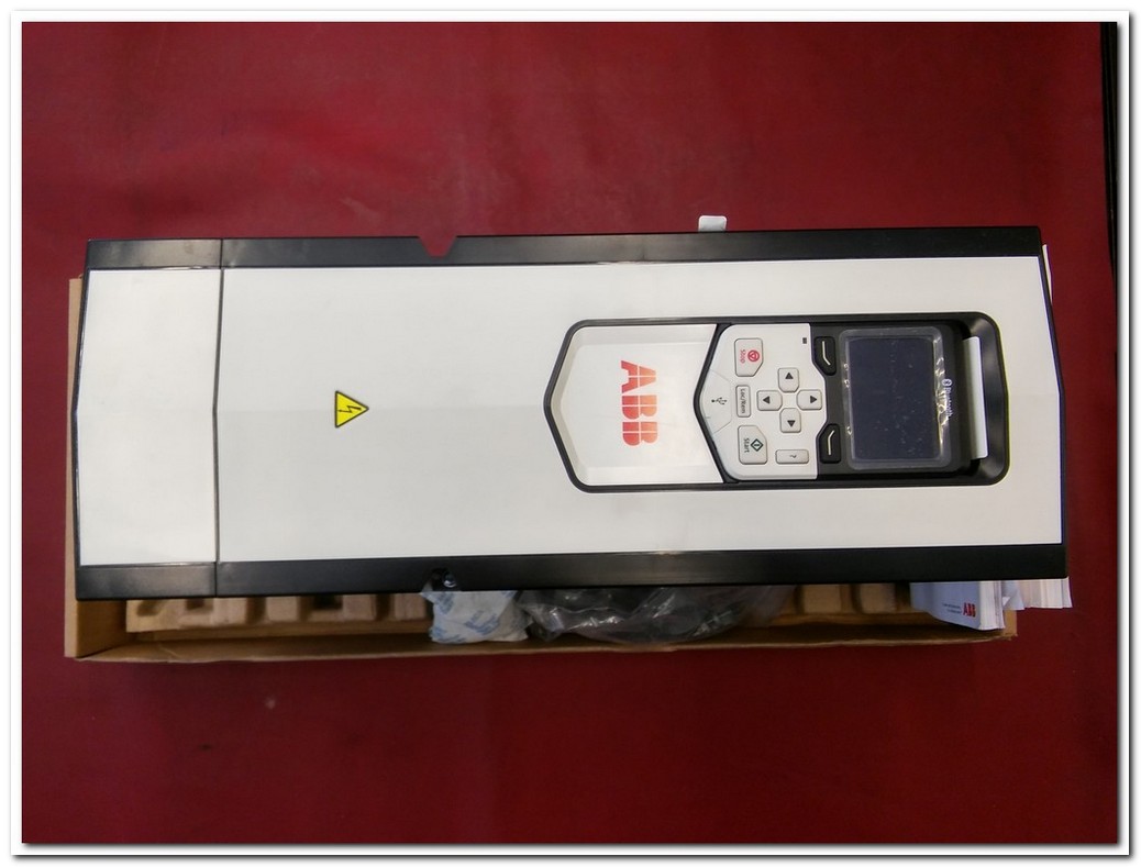 ABB ACS880-01-038A-3 N5050 N8015 ACS880-01-038A-3 26 KVA 18,5KW SIFIR KUTULU SÜRÜCÜ