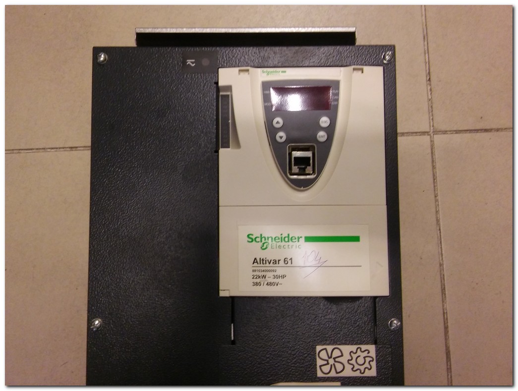 SCHNEİDER ATV61HD22N4 ATV61HD22N4Z 22KW SÜRÜCÜ ATV61 22 KW INVERTER DRIVER