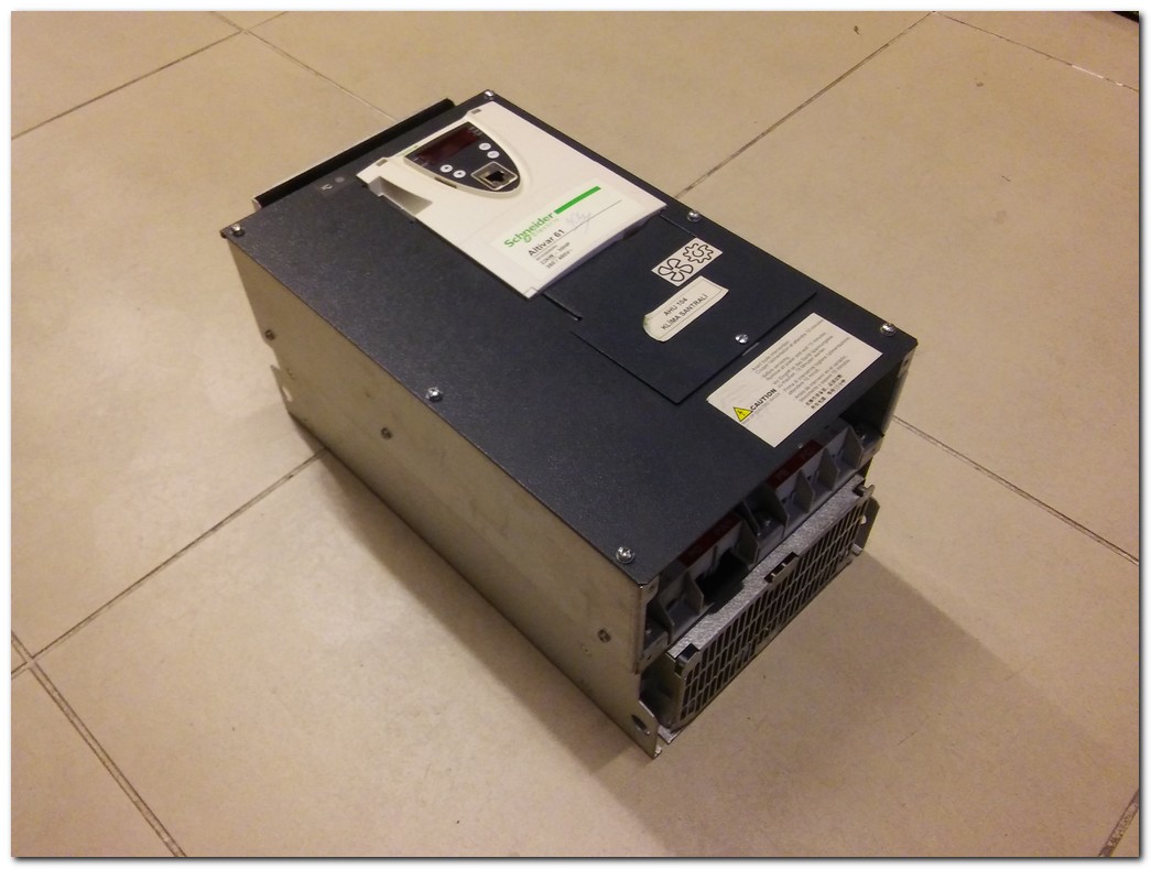 SCHNEİDER ATV61HD22N4 ATV61HD22N4Z 22KW SÜRÜCÜ ATV61 22 KW INVERTER DRIVER