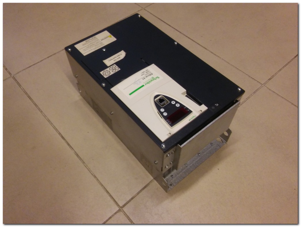 SCHNEİDER ATV61HD22N4 ATV61HD22N4Z 22KW SÜRÜCÜ ATV61 22 KW INVERTER DRIVER