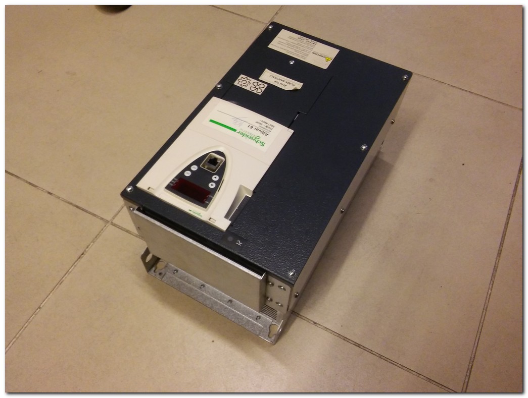 SCHNEİDER ATV61HD22N4 ATV61HD22N4Z 22KW SÜRÜCÜ ATV61 22 KW INVERTER DRIVER