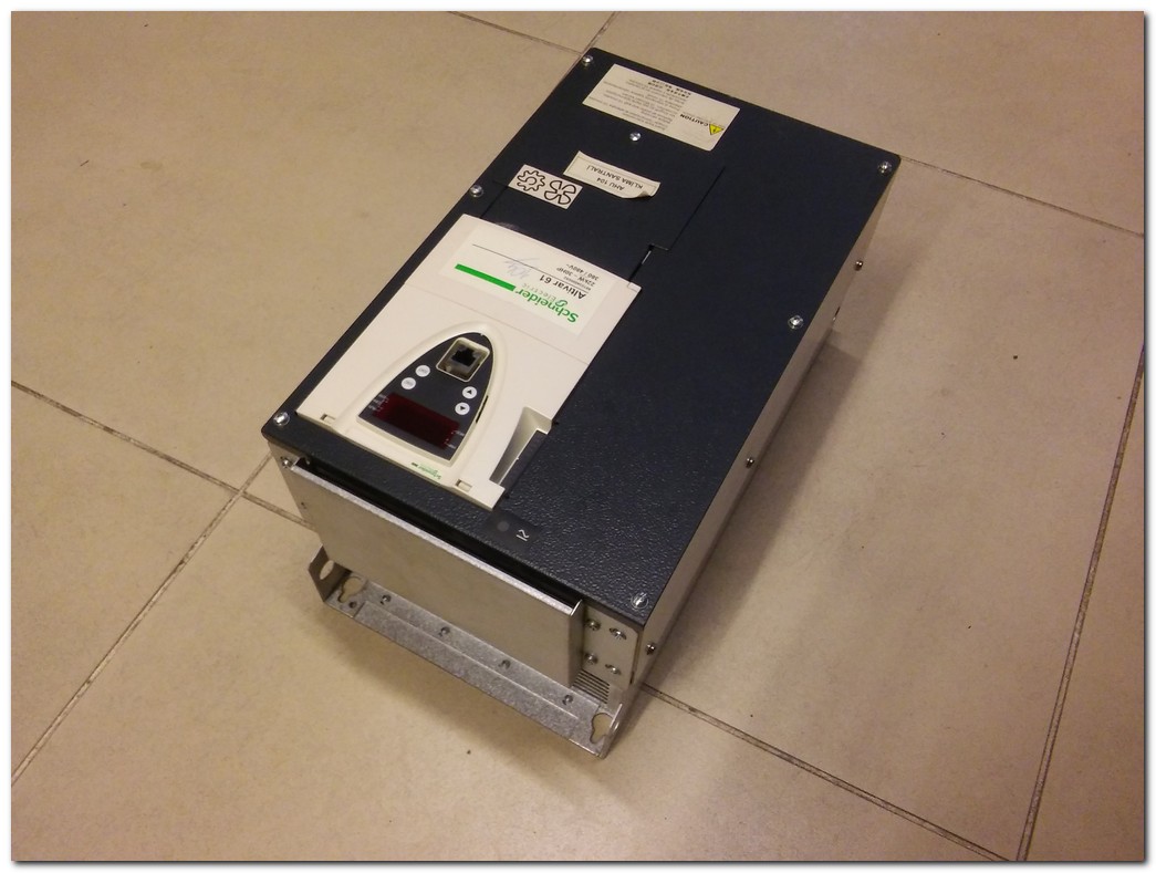 SCHNEİDER ATV61HD22N4 ATV61HD22N4Z 22KW SÜRÜCÜ ATV61 22 KW INVERTER DRIVER