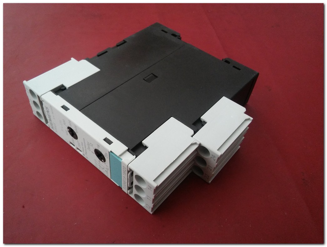 SIEMENS 3UG4513-1BR20 SIRIUS 200-690V SIFIR KUTULU DÜŞÜK GERİLİM KONTROL RÖLESİ