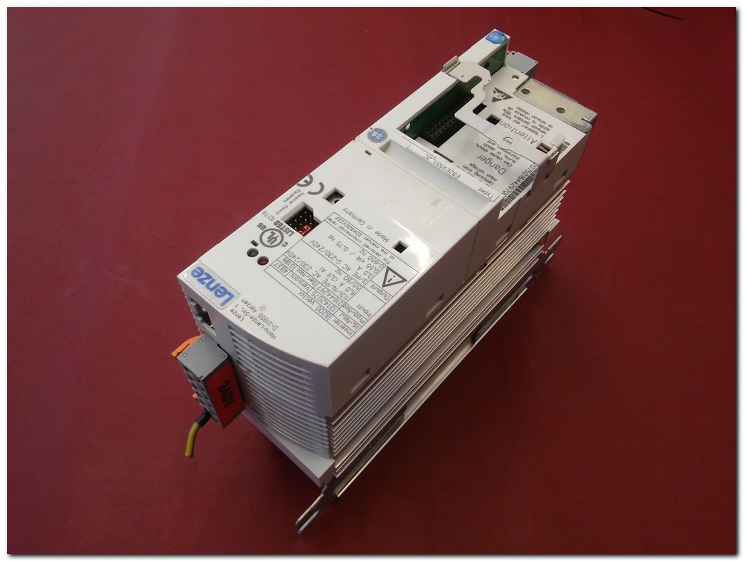 LENZE E82EV551_2C E82EV551-2C E82 8200 0,55 KW İNPUT 240V SÜRÜCÜ