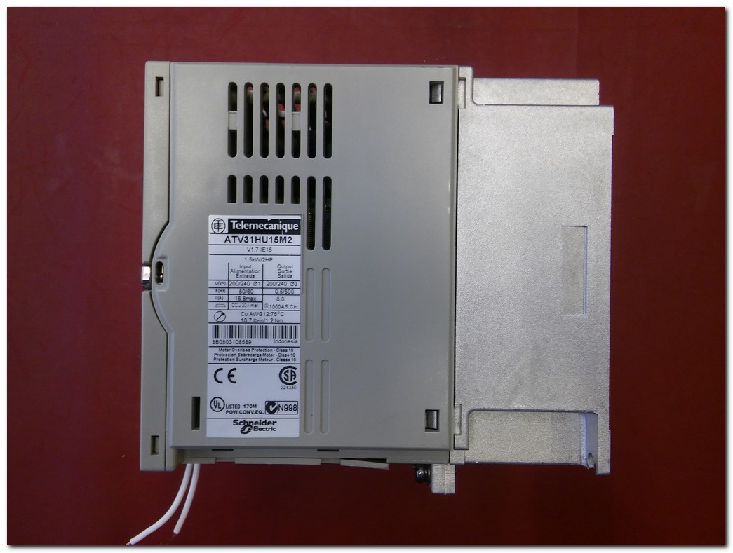 TELEMECANİQUE ATV31HU15M2  ATV31 1,5KW İNPUT 240V SÜRÜCÜ