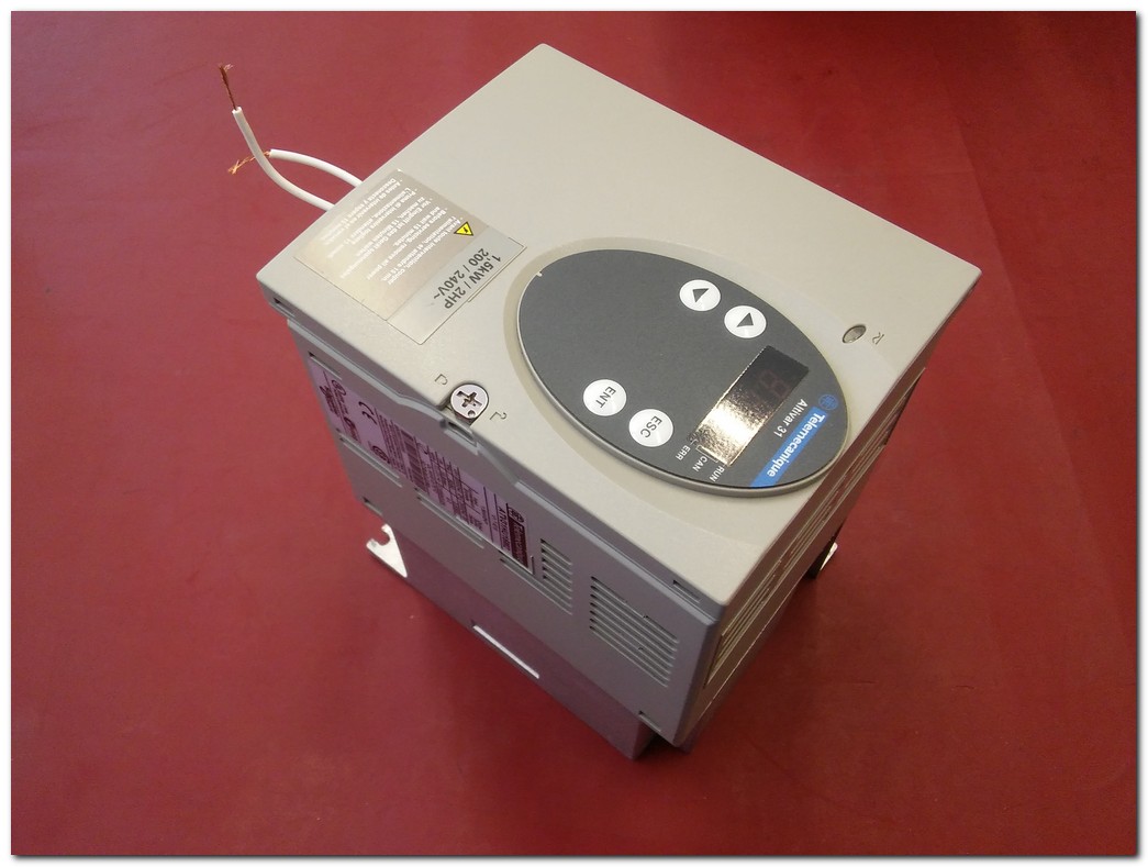 TELEMECANİQUE ATV31HU15M2  ATV31 1,5KW İNPUT 240V SÜRÜCÜ