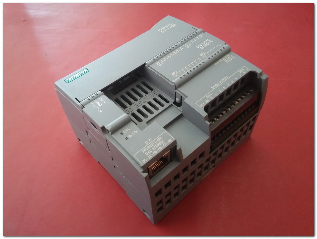 SIEMENS 6ES7 214-1AE30-0XB0 6ES7 214-1AE30-0XB0 214C DC DC DC PLC CPU