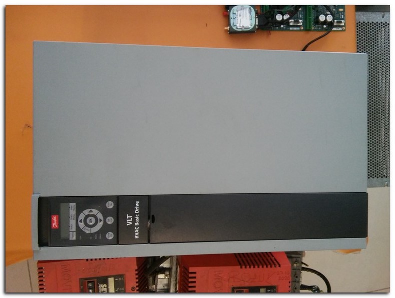 DANFOSS FC101P55K FC-101P55K FC-101P55KT4E 131L9899 55 KW SÜRÜCÜ HVAC BASİC DRİVE 55 KW INVERTER