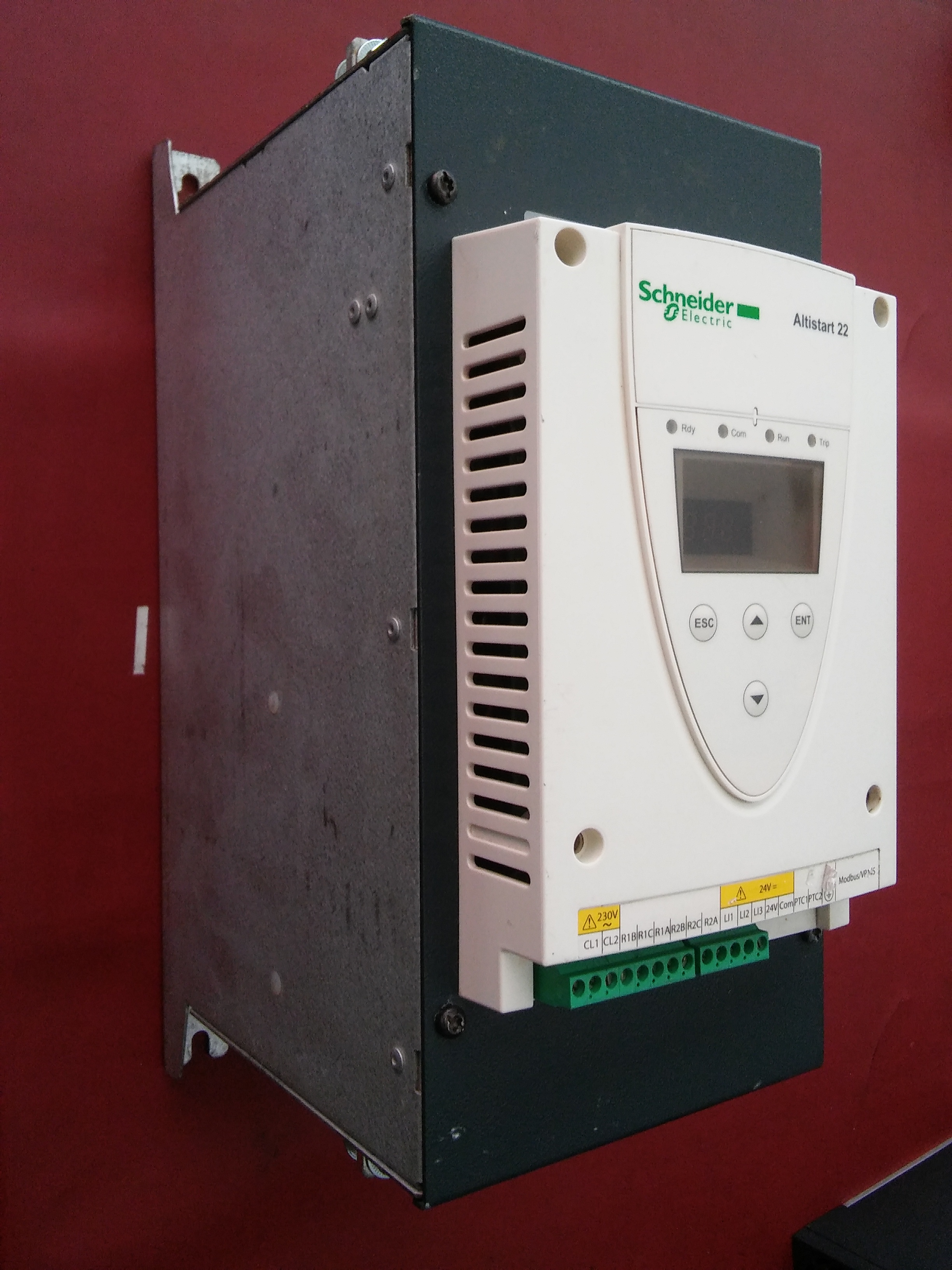 SCHNEİDER ATS22C17Q ALTİSTAR 22 90 KW SOFTSTARTER