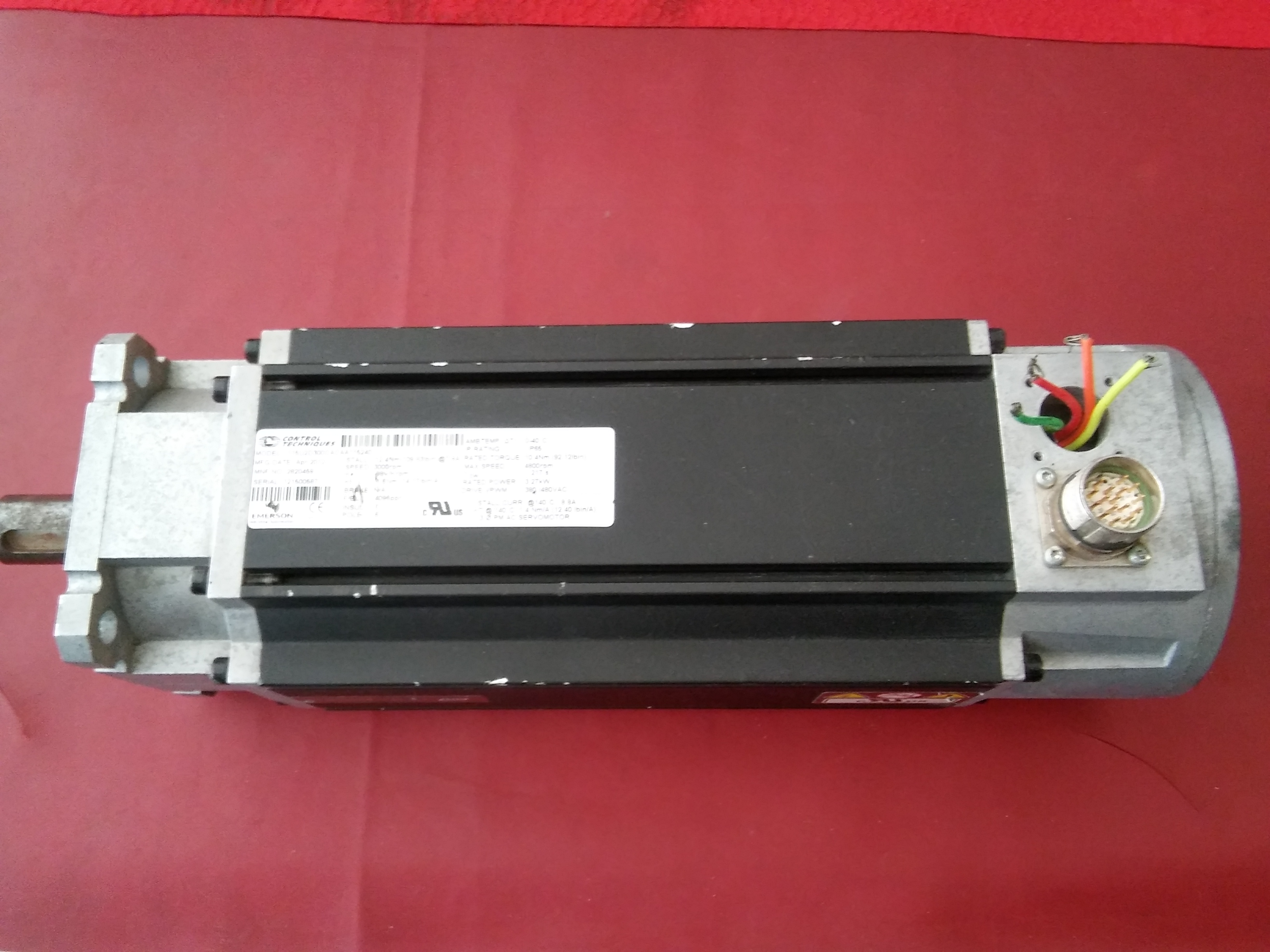 CONTROL TECHNIQUES 115U2D300CACAA115240 3,27KW EMERSON SERVO MOTOR