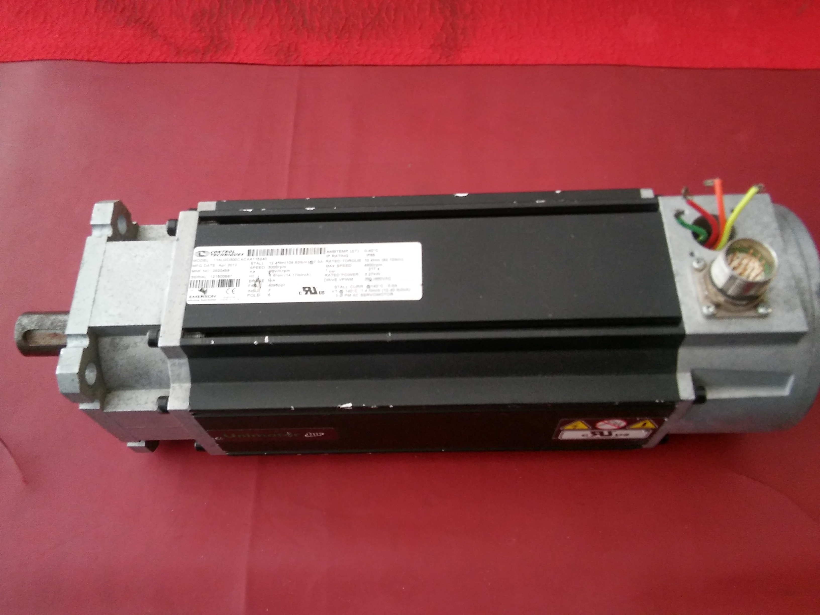 CONTROL TECHNIQUES 115U2D300CACAA115240 3,27KW EMERSON SERVO MOTOR