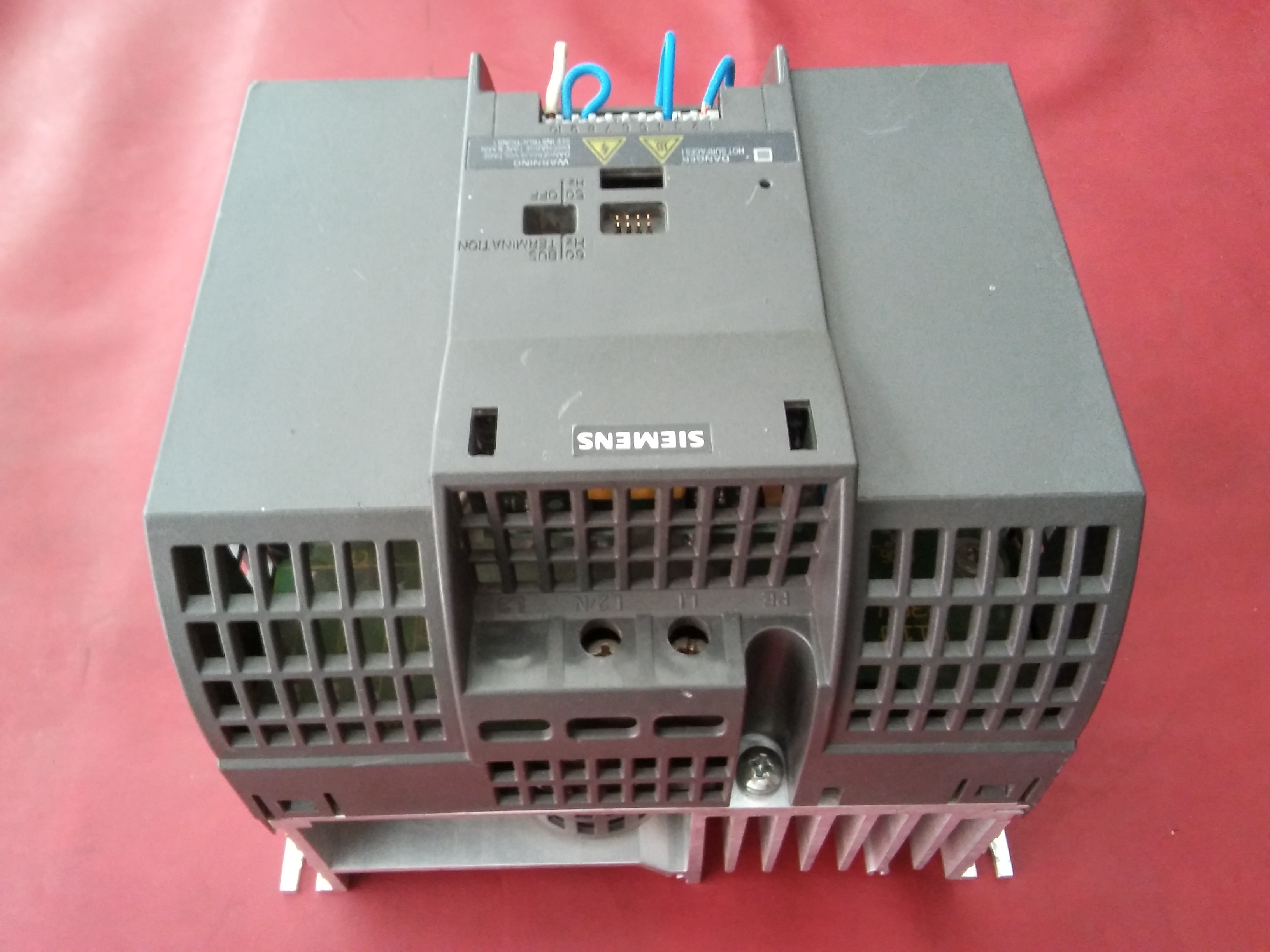 SIEMENS 6SL3211-0AB23-0UA1 SINAMICS G110 3KW İNPUT 200-240V