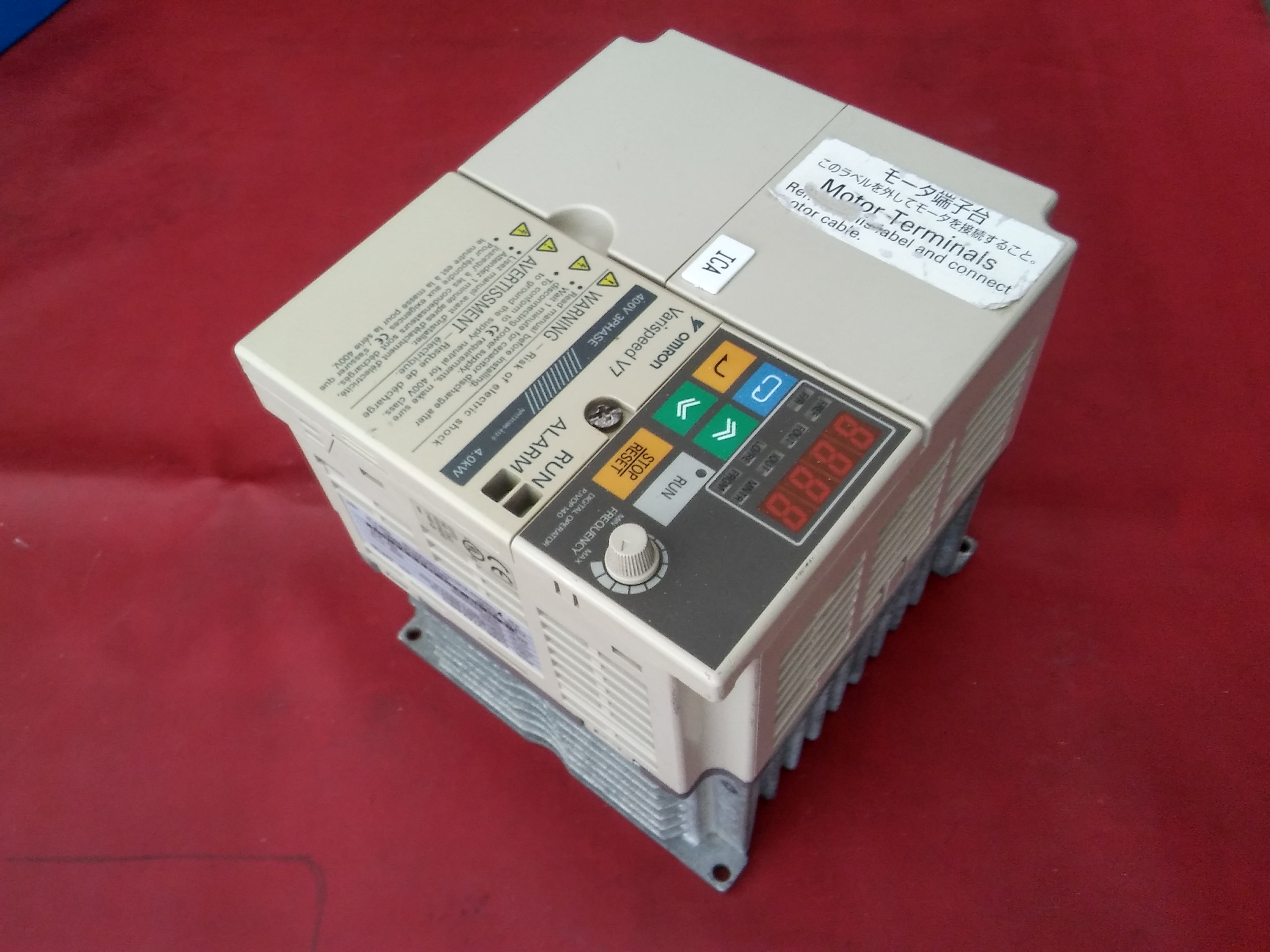 OMRON CIMR-V7AZ44P0 44P00 VARİSPEED V7 4,0KW SÜRÜCÜ